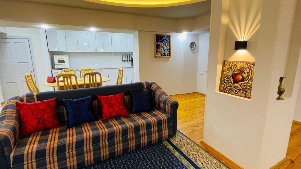3-Bedroom Apartment on Ohunboboev Tasjkent Buitenkant foto