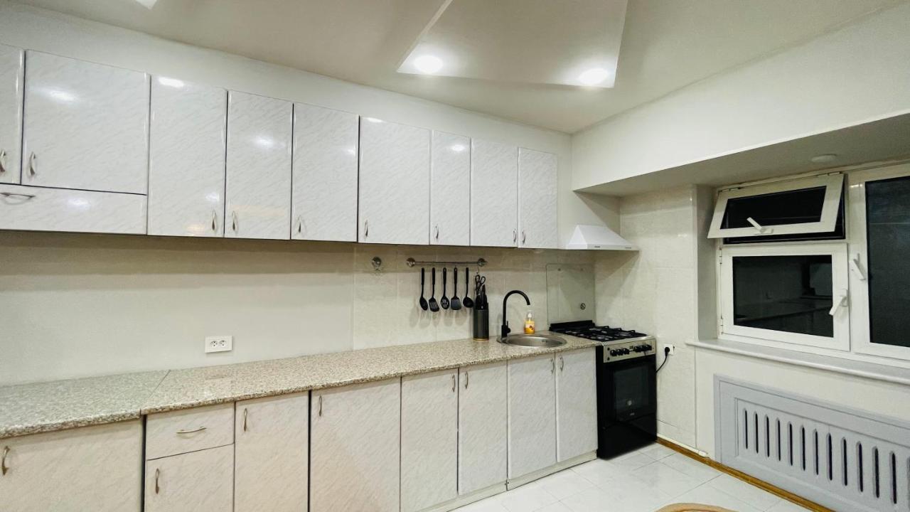 3-Bedroom Apartment on Ohunboboev Tasjkent Buitenkant foto